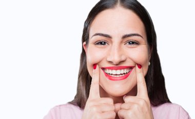 gülümseyen genç güzel kız