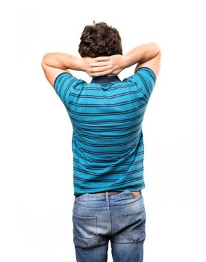 Genç serin adam geri