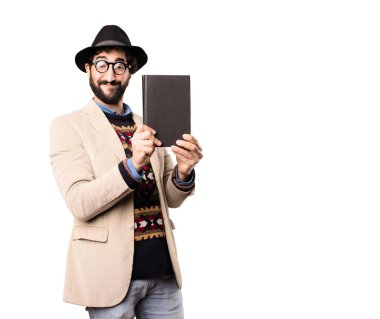 bir kitapla genç serin hipster