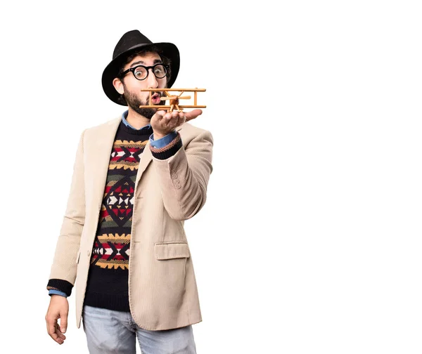 Joven hipster fresco con un plano de madera — Foto de Stock