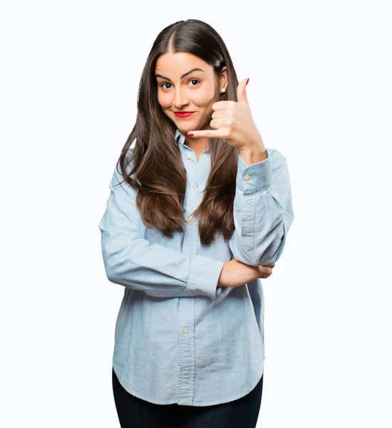 Joven chica cool con señal de llamada — Foto de Stock