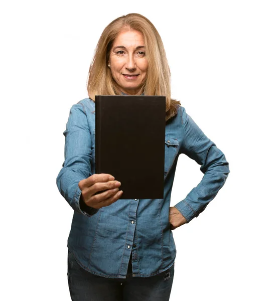 Senior hermosa mujer con un libro —  Fotos de Stock