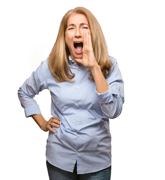 Senior hermosa mujer gritando —  Fotos de Stock