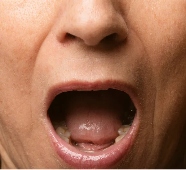 Senior beautiful woman with surprised expression — Stock Photo, Image