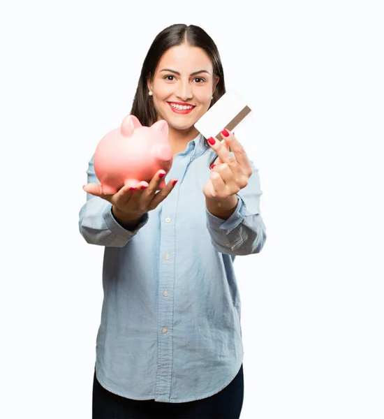 Menina com cartão de crédito e piggybank — Fotografia de Stock