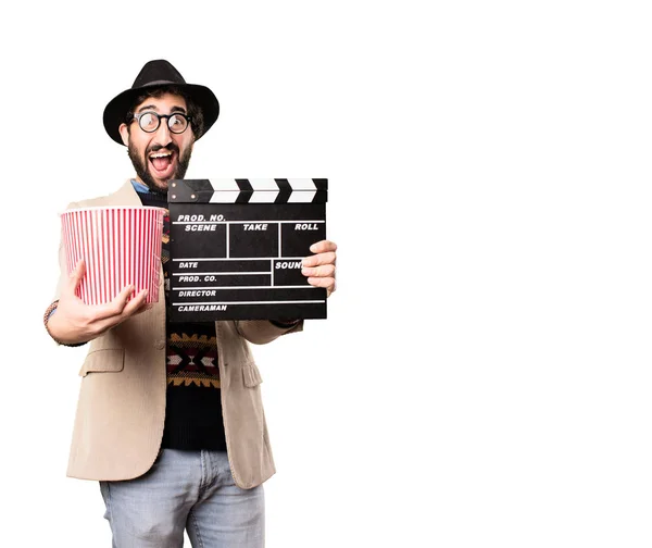 Coole hipster met een klepel en popcorn — Stockfoto