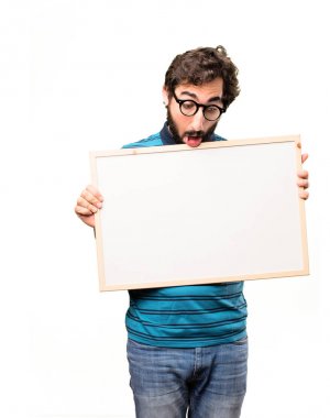 Genç adam bir afiş ile serin