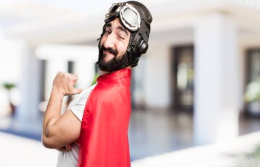 Genç süper kahraman için bir meydan okuma karşı karşıya