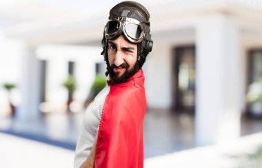 Genç süper kahraman için bir meydan okuma karşı karşıya
