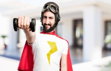 bir dumbbell ile genç süper kahraman
