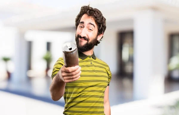 Joven fresco hombre con una cerveza — Foto de Stock