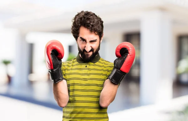 Jovem homem legal com luvas de boxe — Fotografia de Stock