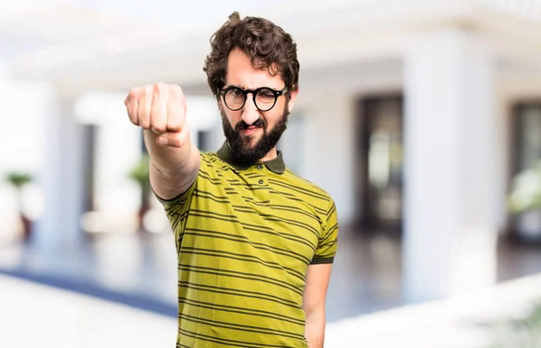 Joven fresco hombre con signo de lucha —  Fotos de Stock