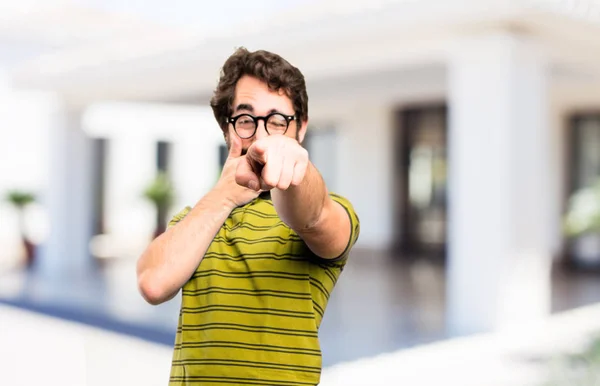 Jovem legal homem brincando — Fotografia de Stock