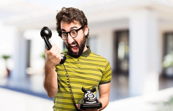 Jovem homem legal com um telefone vintage — Fotografia de Stock