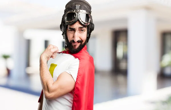 Joven super héroe con fuerte signo — Foto de Stock