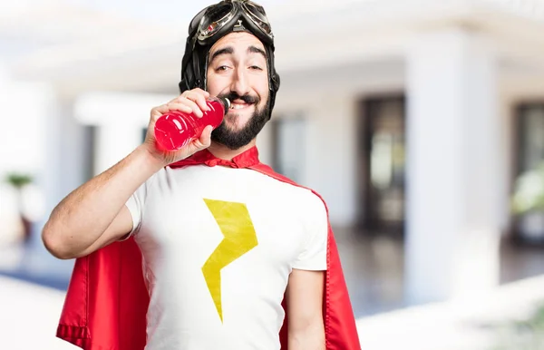 Jovem super herói com bebida energética — Fotografia de Stock
