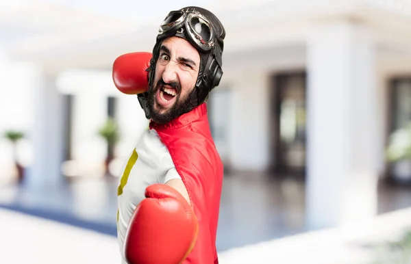 Joven super héroe con guantes de boxeo —  Fotos de Stock