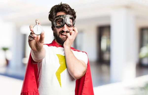 Joven super héroe con un cronómetro — Foto de Stock