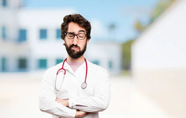 Giovane medico uomo con espressione noiosa — Foto Stock