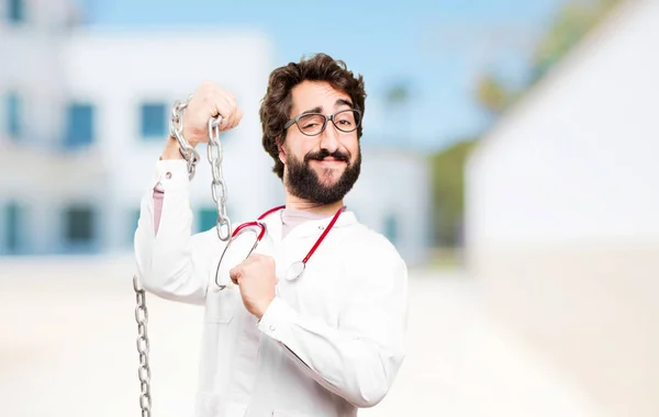 Joven doctor hombre con una cadena de acero — Foto de Stock