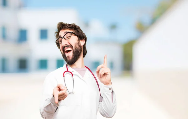 Joven doctor hombre bailando — Foto de Stock