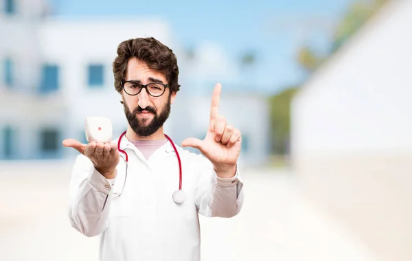 Joven doctor hombre con un dado — Foto de Stock