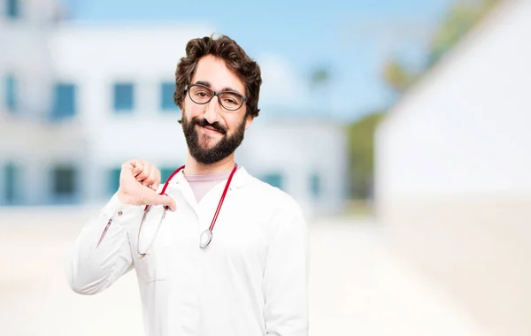 Jonge dokter man met trots expressie — Stockfoto