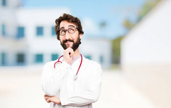 Jonge dokter man denken — Stockfoto