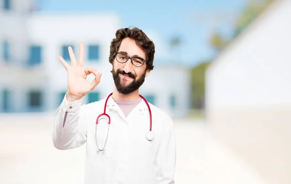 Mladý lékař muž s dobrý znamení — Stock fotografie