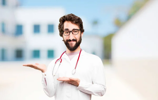 Jovem médico homem mostrando sinal — Fotografia de Stock