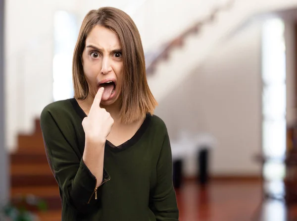 Mujer bonita enojada con signo de vómito —  Fotos de Stock