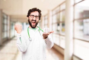 genç doktor adam bir zar ile