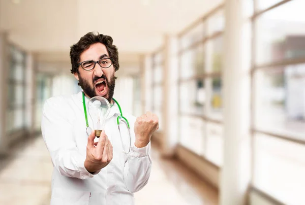 Jovem médico homem com uma lâmpada — Fotografia de Stock