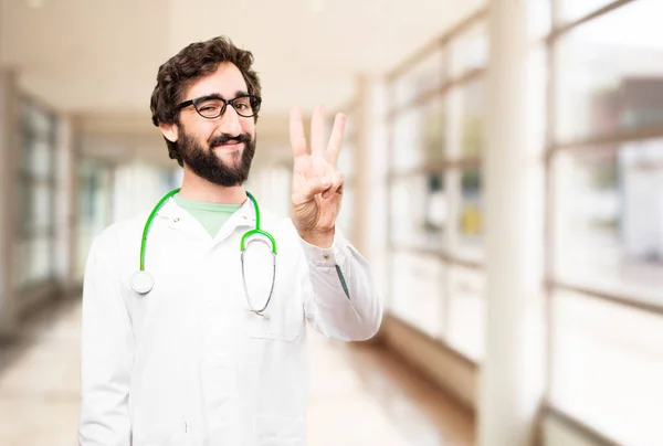 Jovem médico homem com sinal de número — Fotografia de Stock