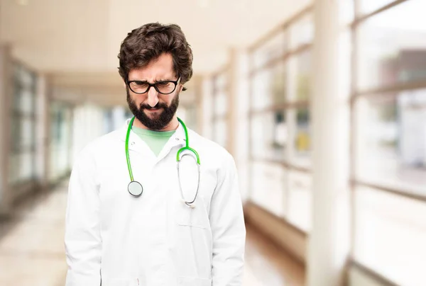 Joven doctor hombre con expresión triste —  Fotos de Stock