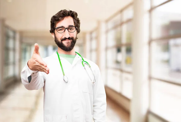 Jeune médecin homme serrant la main — Photo