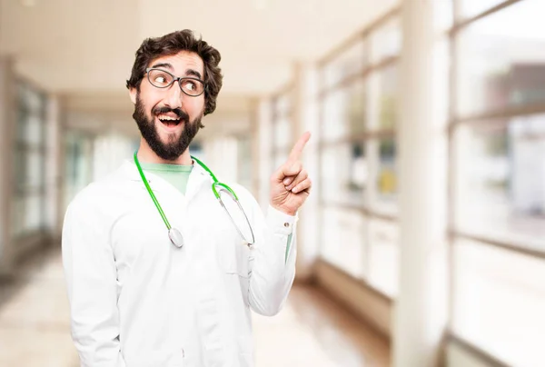 Giovane medico mostrando segno — Foto Stock