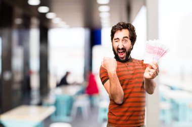 euro faturaları ile genç serin adam