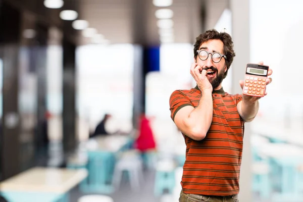 Joven fresco hombre con una calculadora —  Fotos de Stock