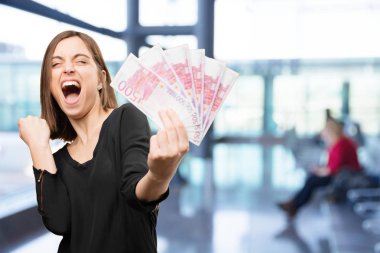 faturaları olan güzel kadın