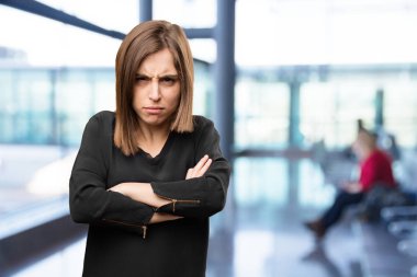 kızgın güzel kadında katılmıyorum poz