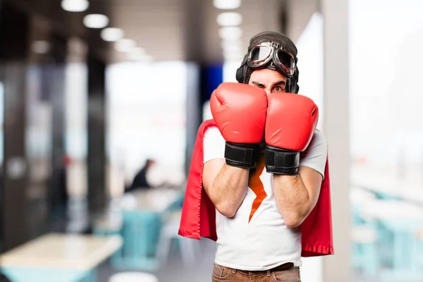Joven super héroe con guantes de boxeo —  Fotos de Stock