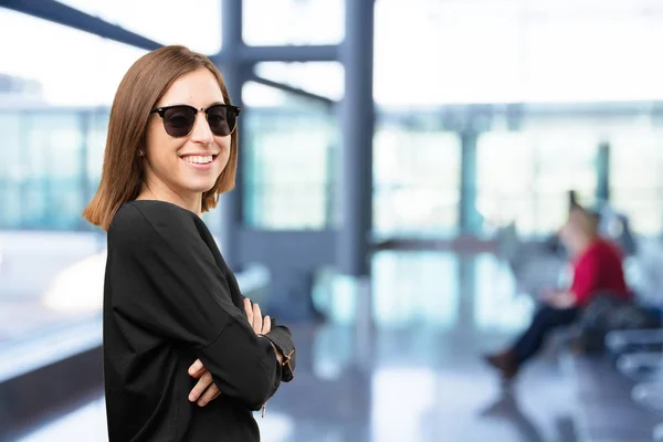 Giovane bella donna in occhiali — Foto Stock