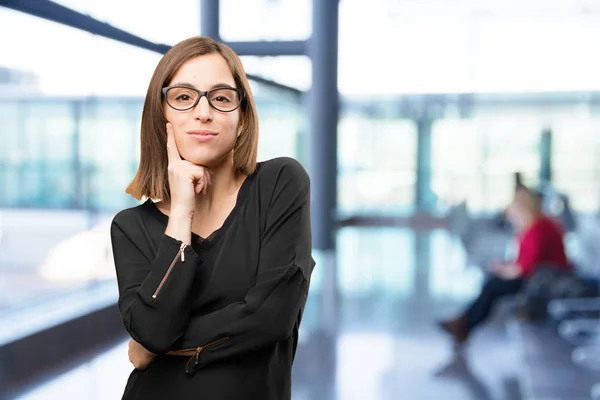 Giovane bella donna in occhiali — Foto Stock