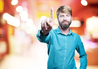 adam bir numara işareti ile