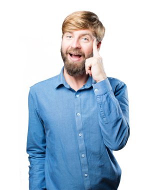 bir fikir olan genç sarışın adam