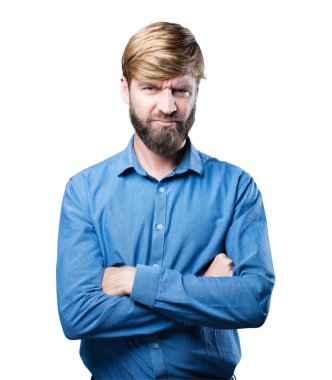 Genç gururlu sarışın adam