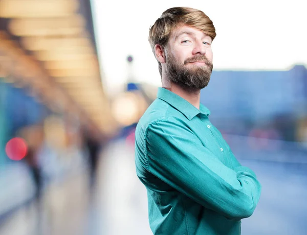 Junger stolzer blonder Mann — Stockfoto