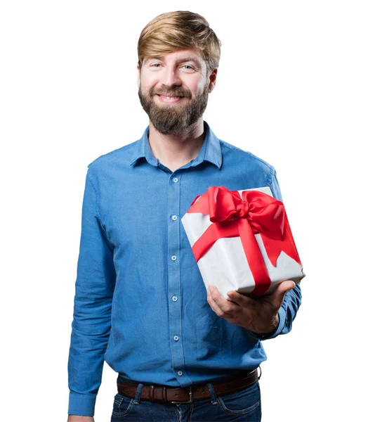 Joven hombre rubio con un regalo —  Fotos de Stock
